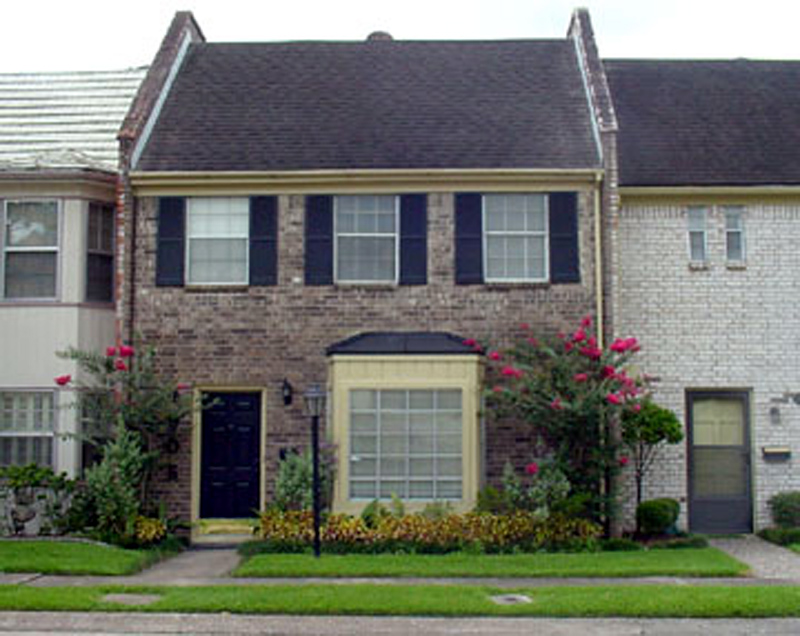 front 4505 Acacia Bellaire town home