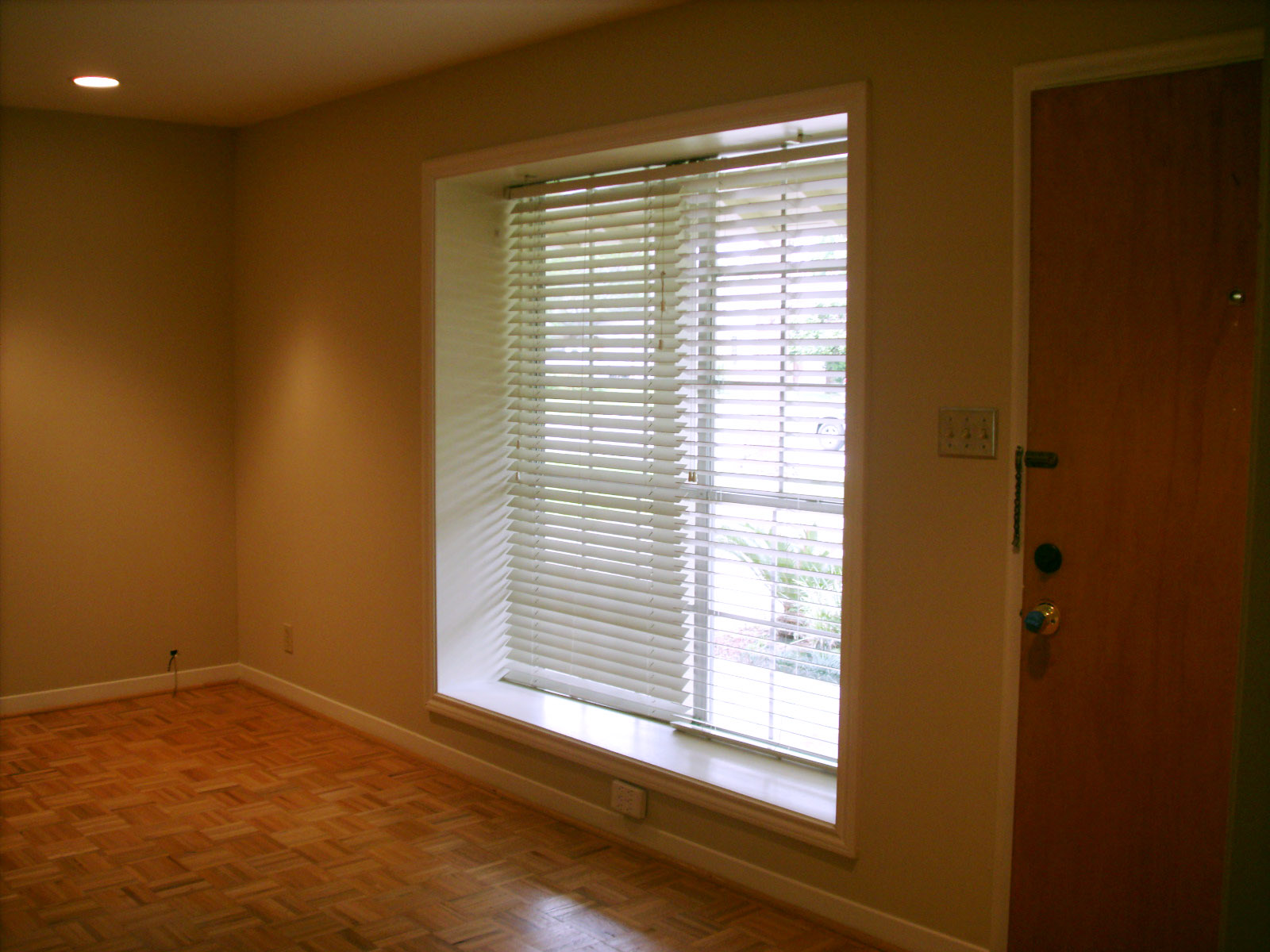 living room with large window, 4513 Hummingbird,Houston Texas real estate