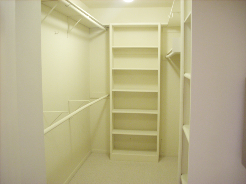  4519 Acacia Bellaire master closet